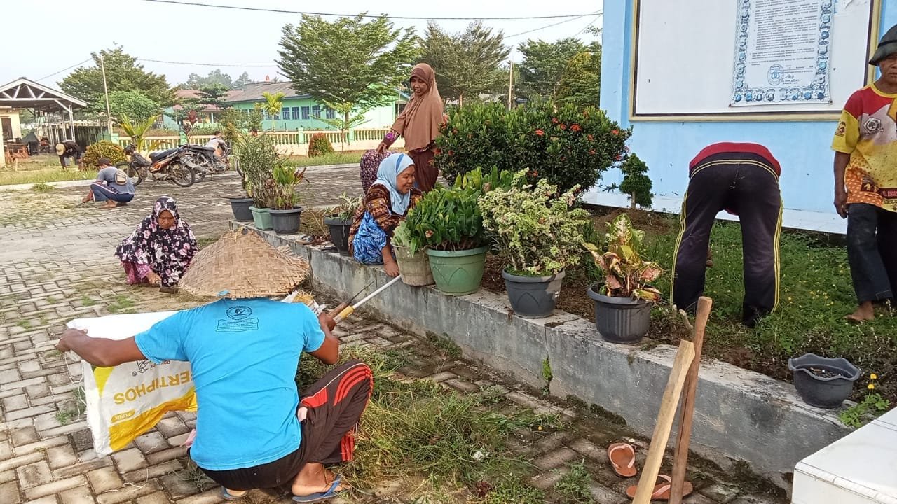 Jumat Bersih, Pemdes Gedung Boga Laksanakan Gotong Royong